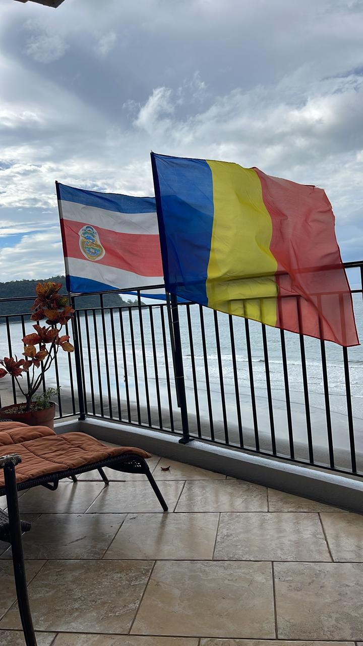 Peste Atlantic, printre români și tăceri 18986864