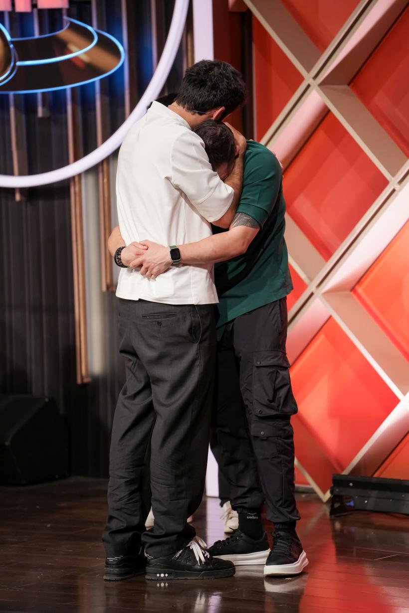 Victorie istorică a lui Chef Sautner, cu un singur concurent, ieri, la Chefi la cuțite, într-o ediție lider de audiență. Semifinala sezonului 16 aduce provocări în premieră 18987036