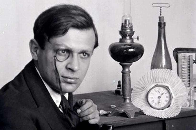 Tristan Tzara, izbăvirea vine de Crăciun 