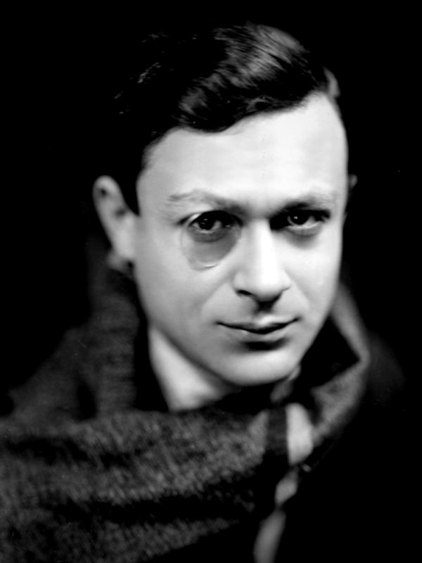 Tristan Tzara, izbăvirea vine de Crăciun  18986886