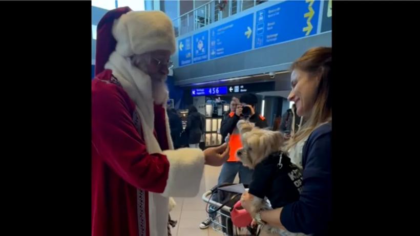 Moș Crăciun a ajuns la Aeroportul Otopeni