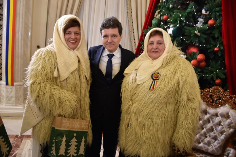 Nicușor Dan și familia au primit colindători la Cotroceni. Imaginile care au emoționat internetul 18987197