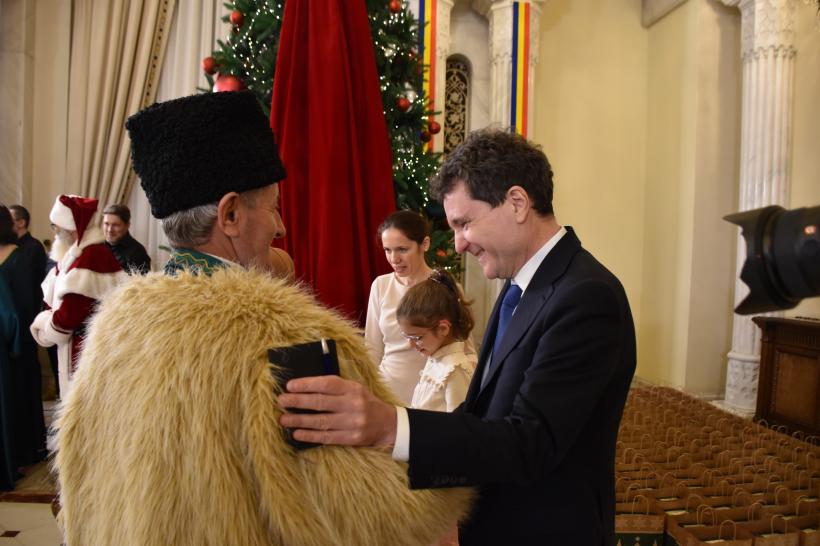 Nicușor Dan și familia au primit colindători la Cotroceni. Imaginile care au emoționat internetul 18987198