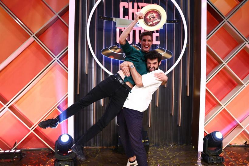 Luca Zvaleni, cuțitul de aur al lui Chef Richard Abou Zaki,  a câștigat sezonul 16 Chefi la cuțite 18987258