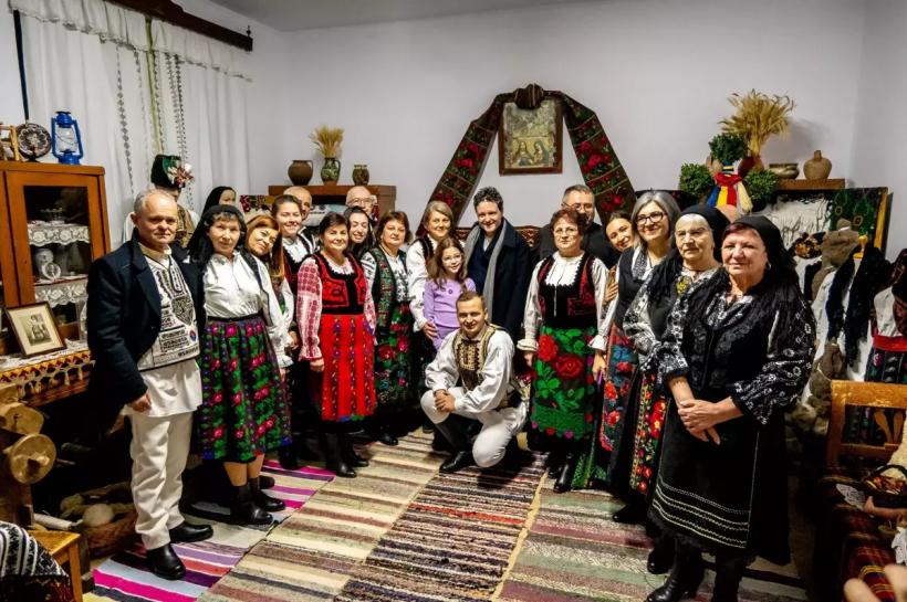 Nicuşor Dan a petrecut Crăciunul la Braşov, în satul Ileni