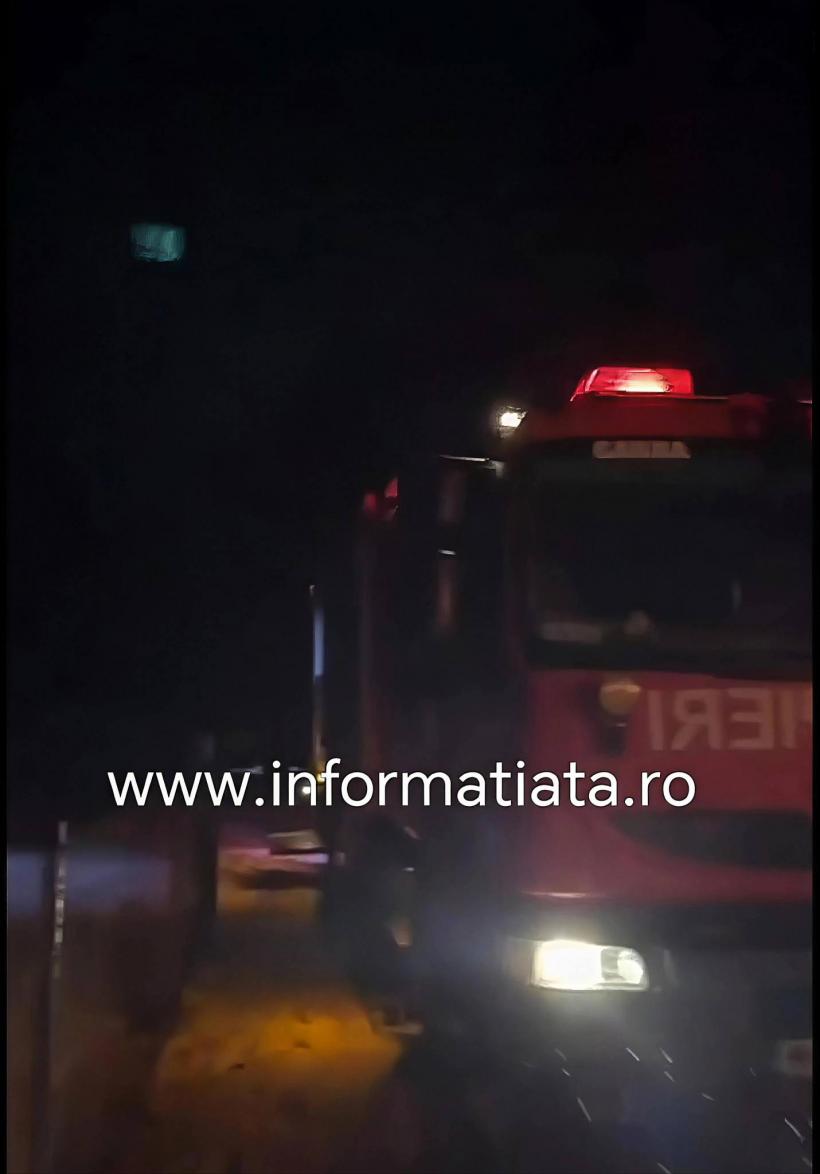 Autospecială a pompierilor suceveni, avariată după ce a derapat pe un drum forestier
