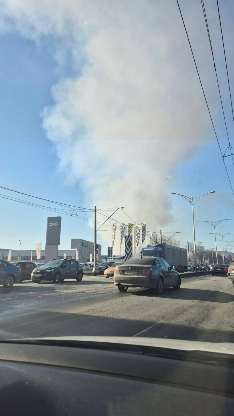 Incendiu uriaș în Sectorul 6: Degajări masive de fum pe Bulevardul Iuliu Maniu