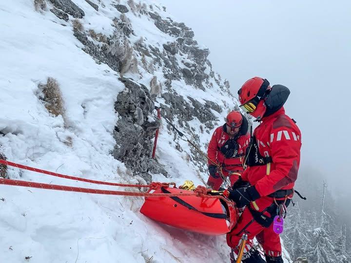 Zi dramatică în munți: 40 de intervenții Salvamont, un mort