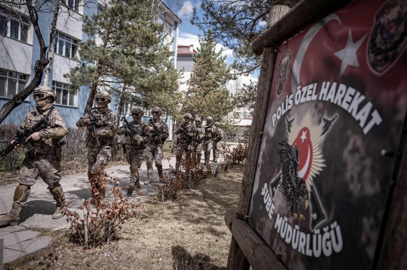 Polițiști turci, răniți în confruntări cu militanții Statului Islamic