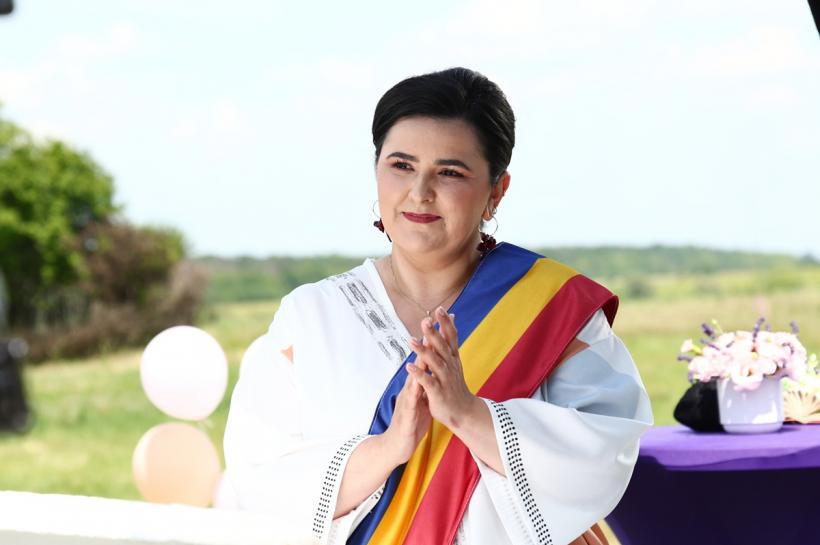 Sezonul trei al serialului original Iubire cu parfum de lavandă ajunge la final vineri, 2 ianuarie, de la 20.30, la Antena 1 şi pe AntenaPLAY 18987814