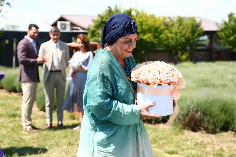 Sezonul trei al serialului original Iubire cu parfum de lavandă ajunge la final vineri, 2 ianuarie, de la 20.30, la Antena 1 şi pe AntenaPLAY 18987816