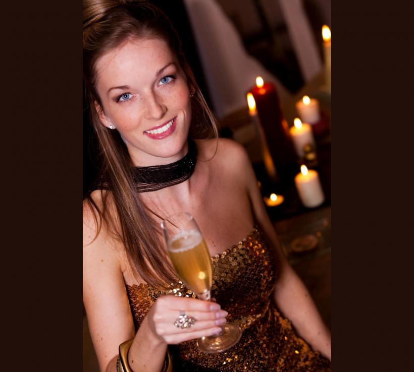 MESAJE DE ANUL NOU 2026. Urări frumoase, haioase și SMS-uri de Revelion pentru familie, prieteni și colegi