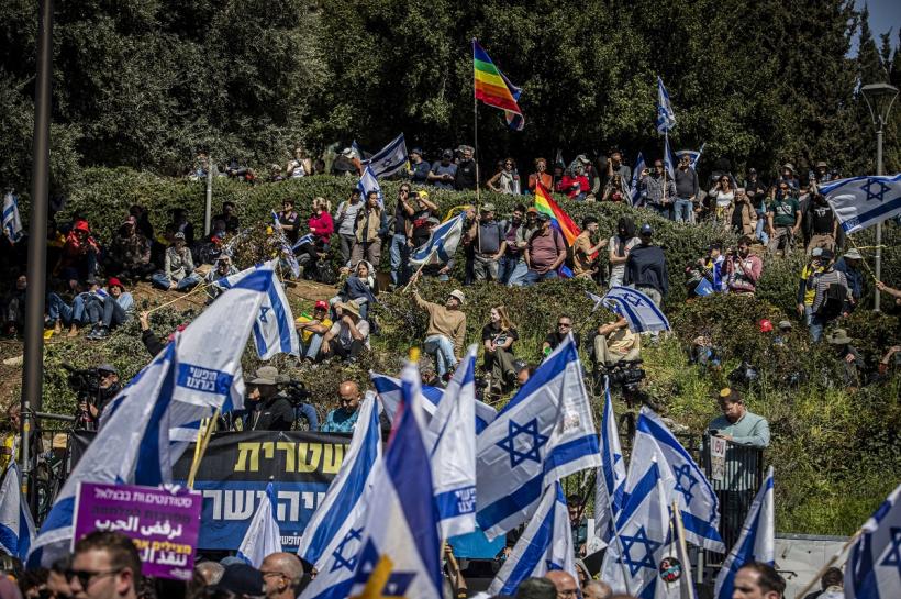 Zeci de mii de israelieni au părăsit țara în 2025 18987923