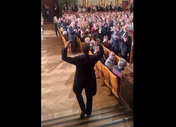 Dirijorul „rock star” care a ridicat Viena în picioare: moment unic la Concertul de Anul Nou 2026