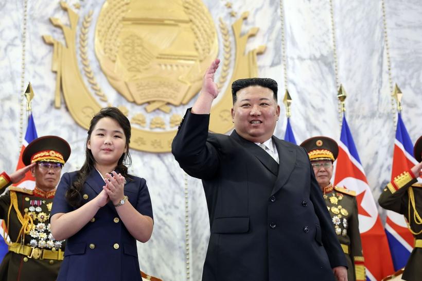Liderul nord-coreean Kim Jong Un și-a dus fiica la mausoleul familiei