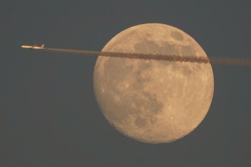 Luna Lupului și credințele iernii. Când se vede prima superlună din 2026?