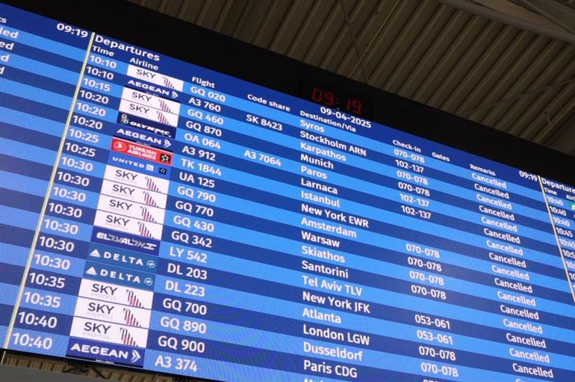 Panică pe aeroporturi! Grecia, paralizată aerian în plin sezon de vacanță. Zeci de zboruri au fost anulate sau întârziate