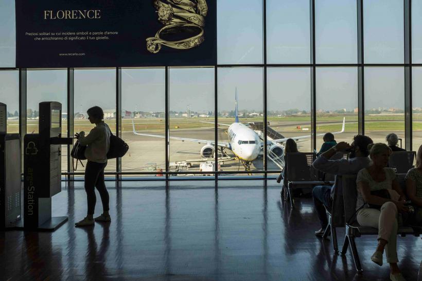 Guvernul trimite turiștii români în străinătate, prin eliminarea voucherelor de vacanță 18988427