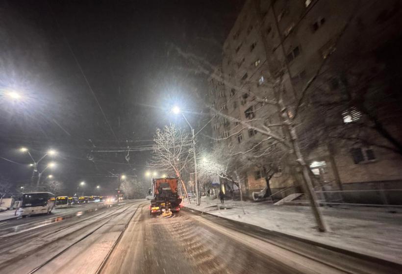 Autorităţile locale din Capitală intervin pentru deszăpezire