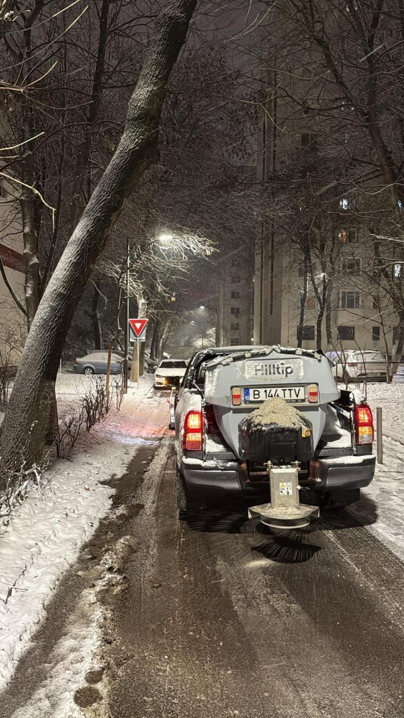 Autorităţile locale din Capitală intervin pentru deszăpezire 18988975