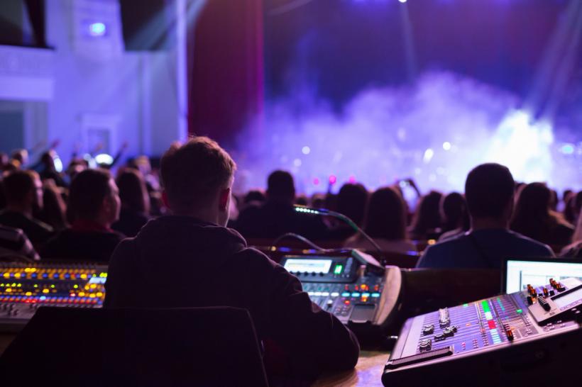 Diferențele dintre sistemele de sonorizare pentru interior și exterior