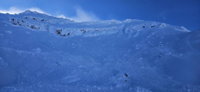 Mai multe avalanșe spontane s-au produs în Munții Făgăraș. Avertismentul salvamontiștilor