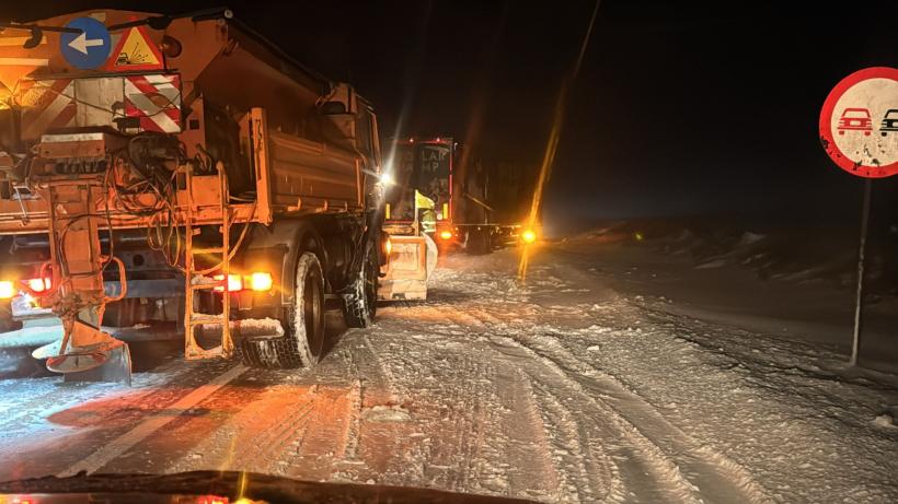 Se circulă în condiții de iarnă pe A1 și pe drumuri din mai multe județe din țară