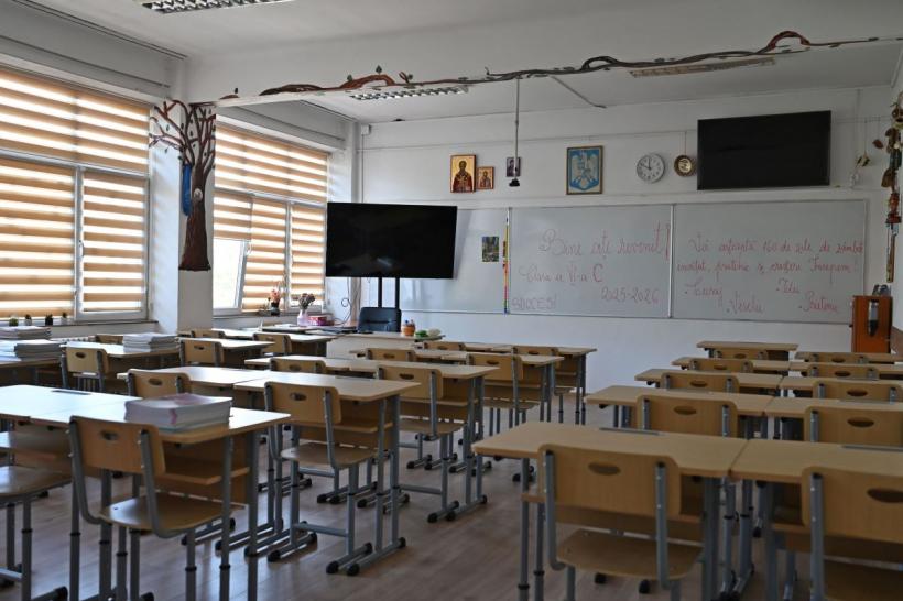 Cursuri suspendate sau desfășurate online în școli din mai multe județe din cauza vremii