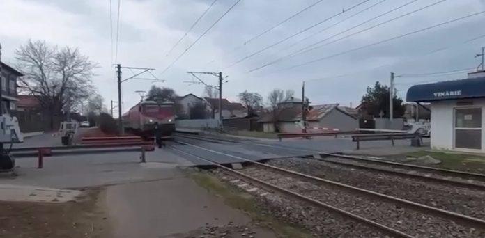 CFR condamnă ferm comportamentele iresponsabile la trecerile la nivel cu calea ferată