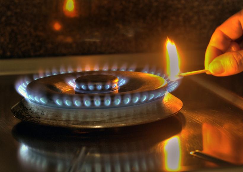 De ce e periculos să aprindem aragazul ca să ne încălzim? Riscurile intoxicării cu monoxid de carbon