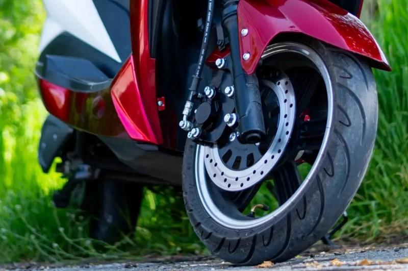 Tot ce trebuie să știi despre mopedele electrice care pot fi conduse fără permis? 