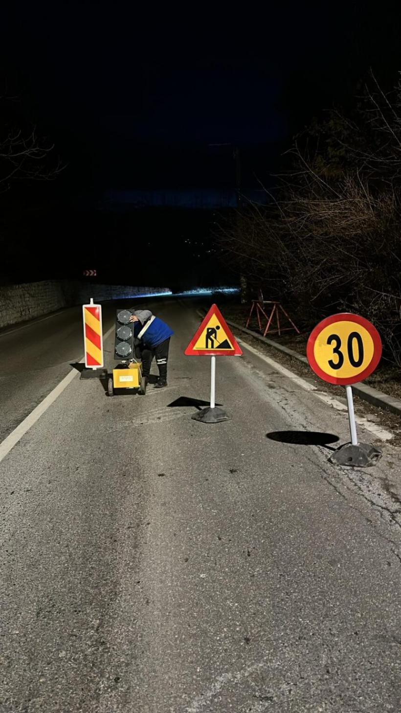 S-a surpat zidul de sprijin al unui drum din Câmpina. Restricții de trafic