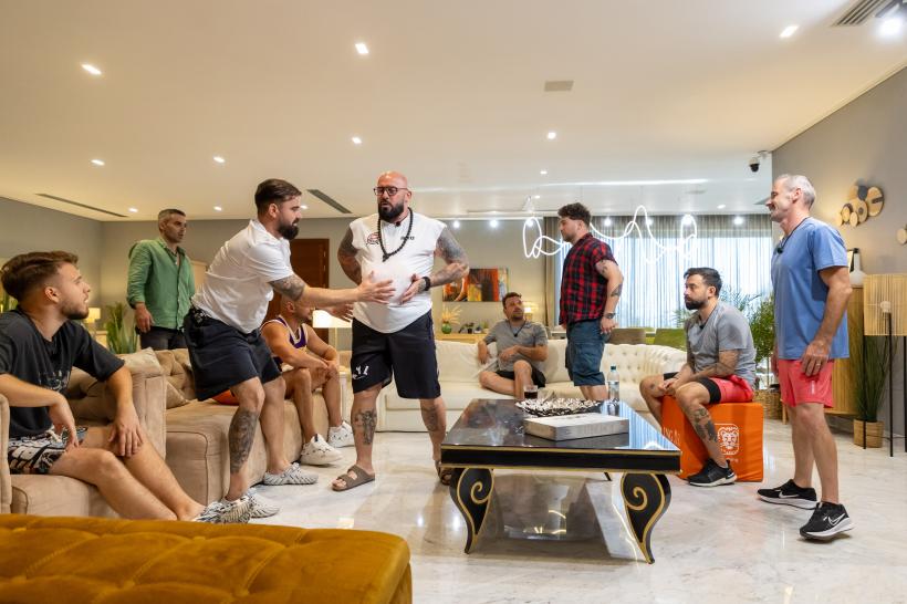 Fetele au țâșnit din praștie, după bani, la Power Couple! Astăzi este vremea pentru cea mai așteptată probă din competiție – AU, MAMI! 3.0. 18989605