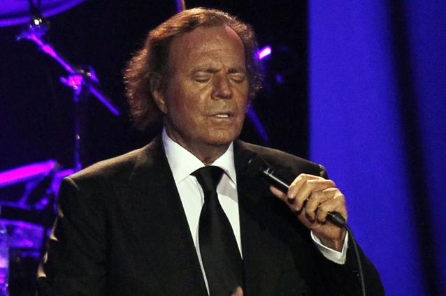Julio Iglesias acuzat de agresiune sexuală