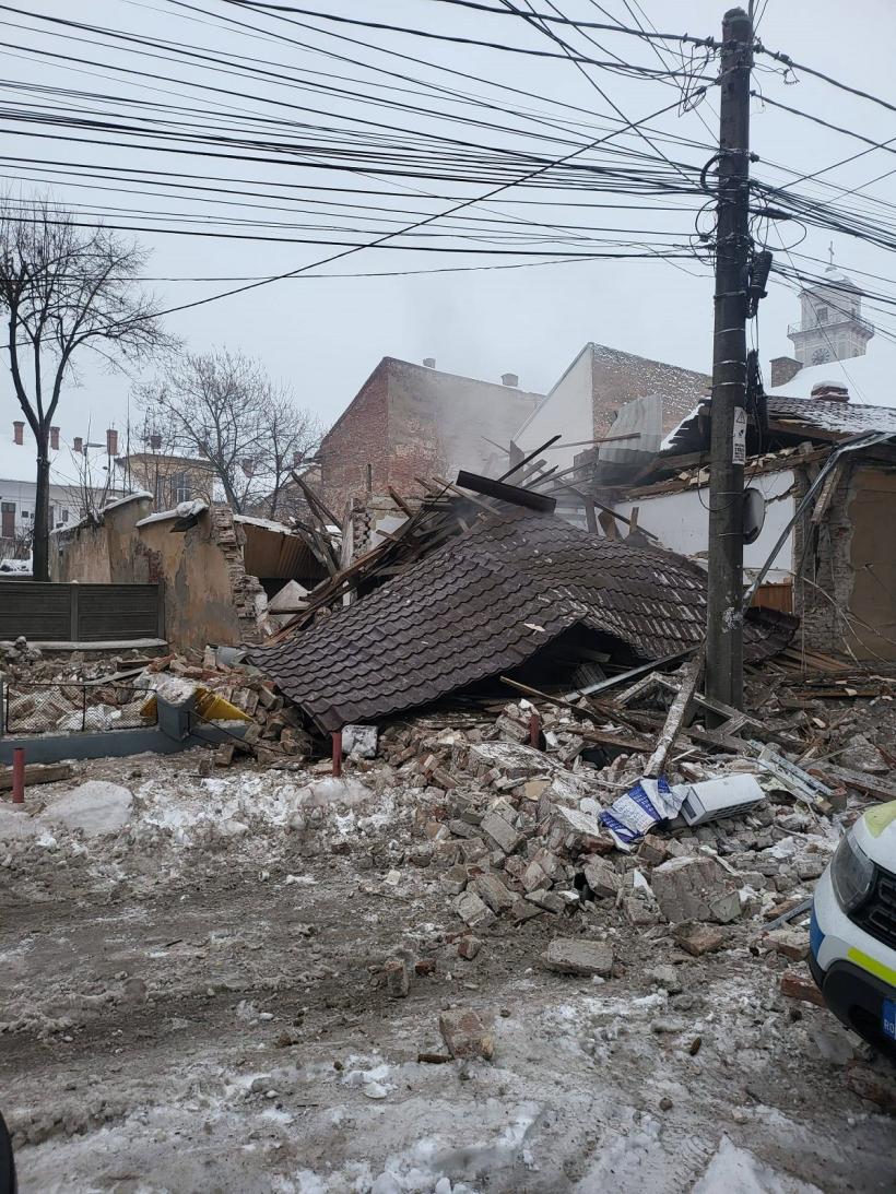 Explozie într-o anexă din curtea Poliției Rutiere Lugoj. Trei angajați MAI, răniți