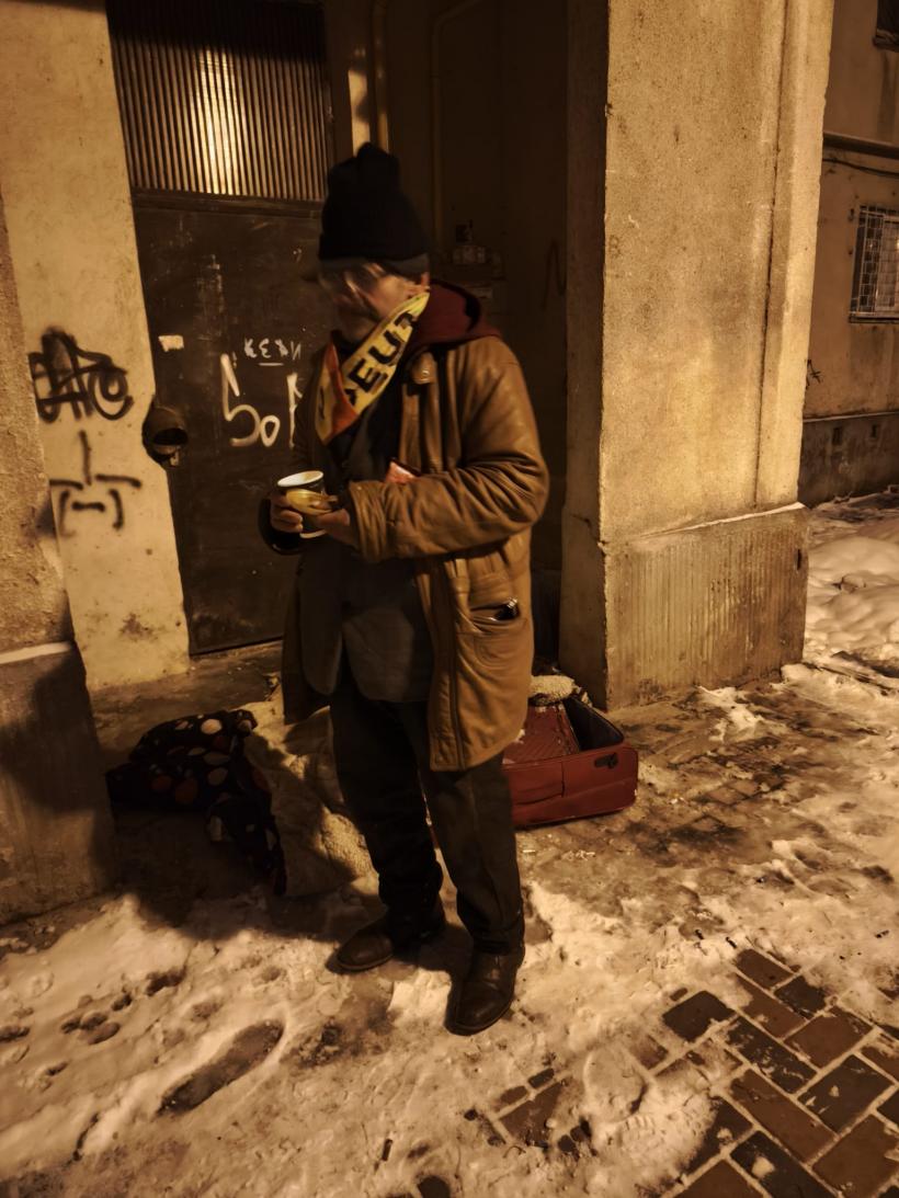 REPORTAJ. Poveste din lumea celor care îngheață: Gândul lui Fane Nebunu’, om al străzii, la minus 12 grade: bugetarii or să ajungă ca mine 18989659