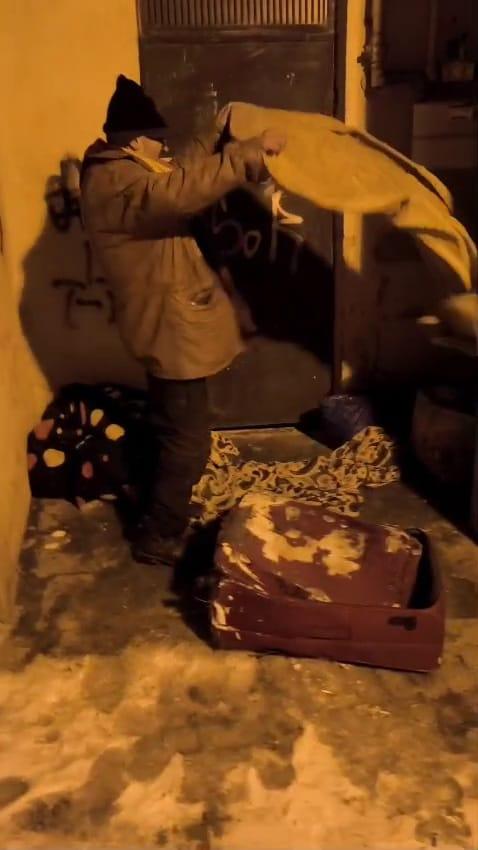 REPORTAJ. Poveste din lumea celor care îngheață: Gândul lui Fane Nebunu’, om al străzii, la minus 12 grade: bugetarii or să ajungă ca mine 18989660