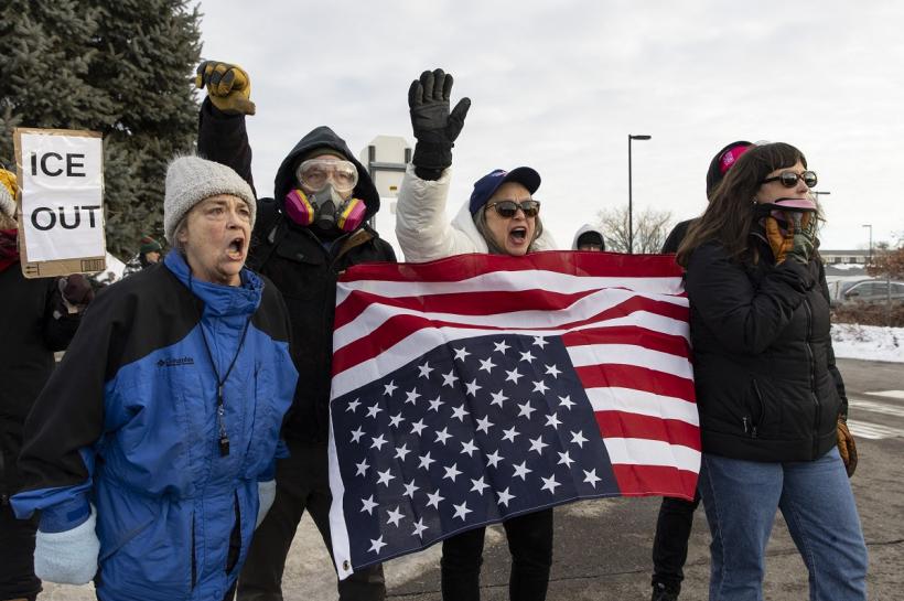 Noi brutalități în Minneapolis. Un ofițer federal a împușcat un bărbat în picior