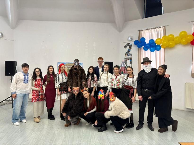 Gest emoționant de Ziua Culturii Naționale: elevii unui liceu din Harghita și-au lansat propria carte de povești, cu sprijinul Fundației Dan Voiculescu pentru Dezvoltarea României