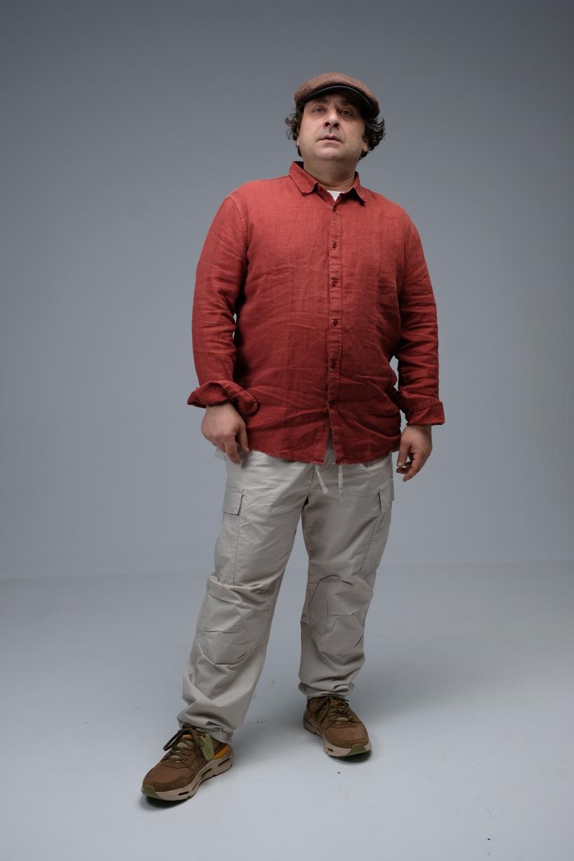 Povestitorul și scenaristul de la Asia Express, Marius Damian, lansează vernisajul „Caii Verzi”, o expoziție-manifest despre imaginație, risc și libertate artistică 18989774