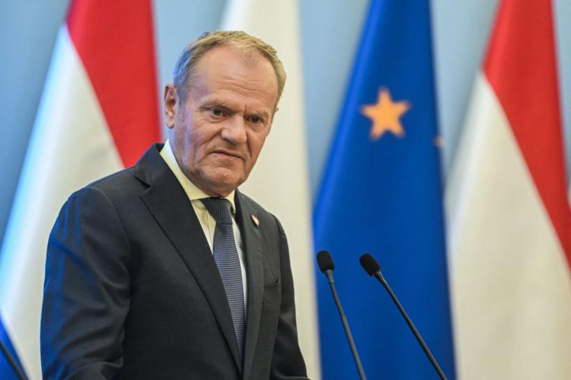 Tusk îl critică pe Trump pentru o afirmaţie despre Zelenski