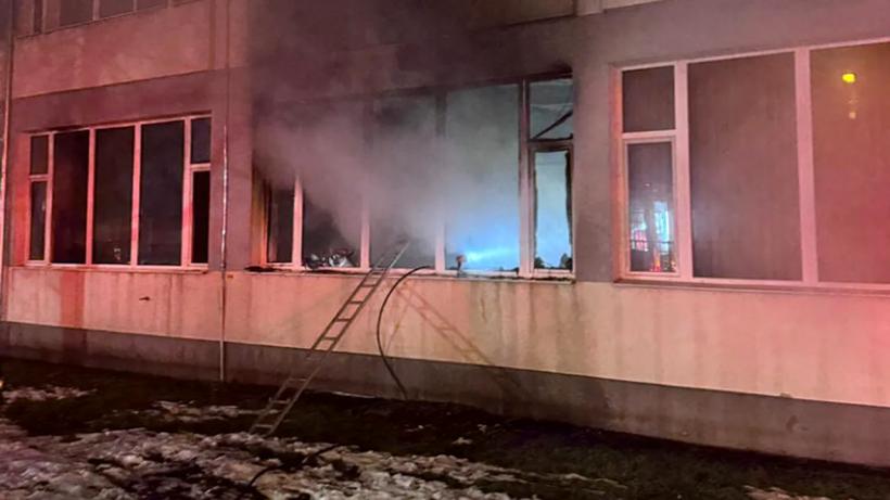 Incendiu într-o clădire a Universității din Oradea. Atelier și laborator de inginerie, distruse