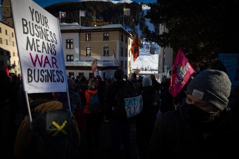 Davos: 2.000 de oameni au ieșit să protesteze împotriva Forumului și a lui Trump 18990644