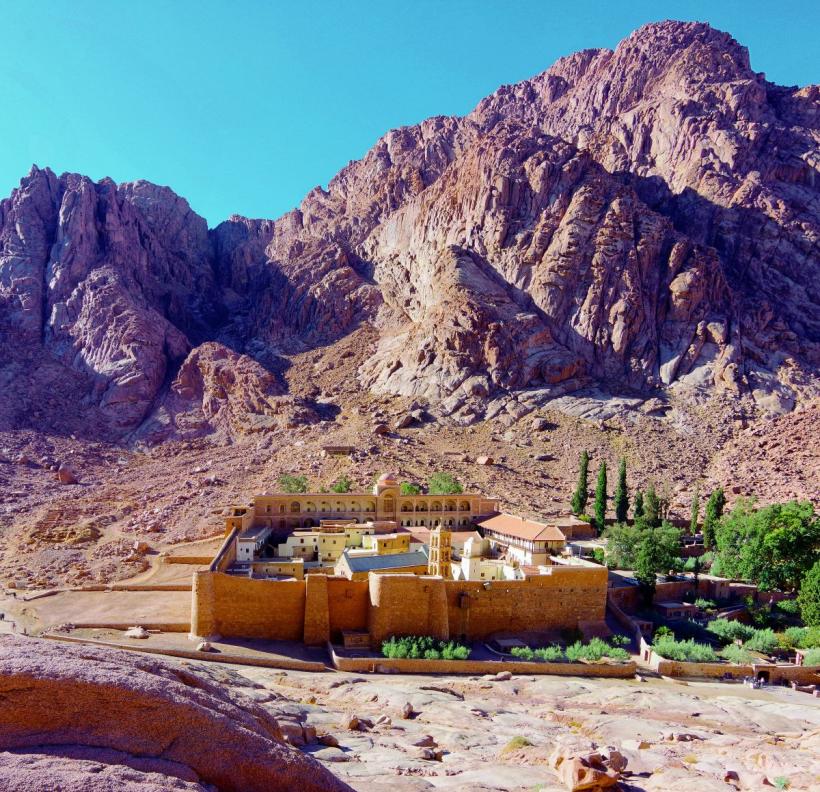 Istoria mănăstirilor dăruite de domnitorii români creștinilor căzuți sub stăpânire otomană 18990585