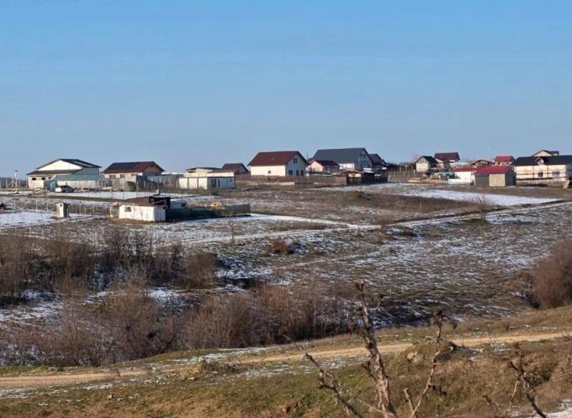 Zeci de locuitori ai unei comune au aflat că trebuie să plătească taxe în valoare de 10.000 de lei