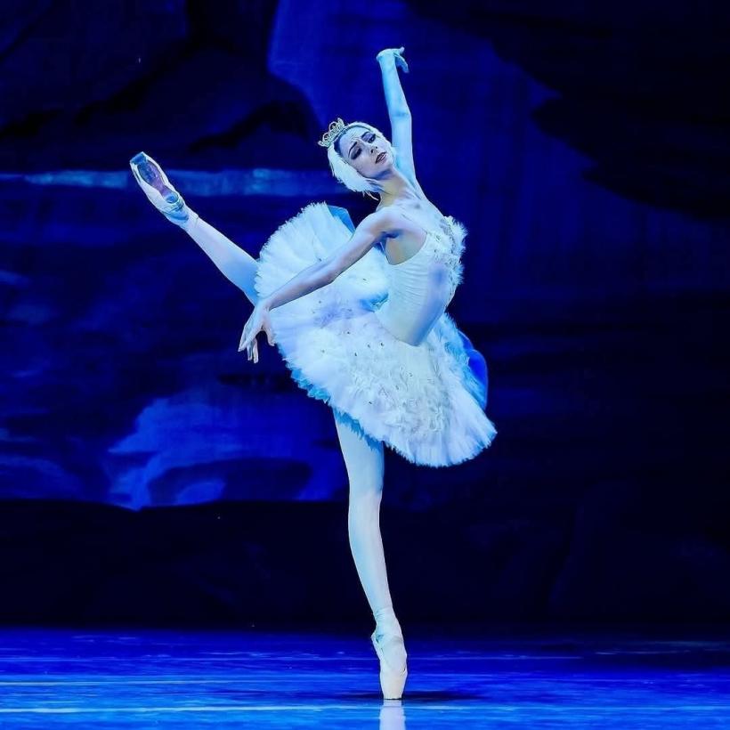 Balerina GANNA MUROMTSEVA în premieră la Bucureşti în „LACUL LEBEDELOR” pe 2 februarie la Sala Palatului 18990981