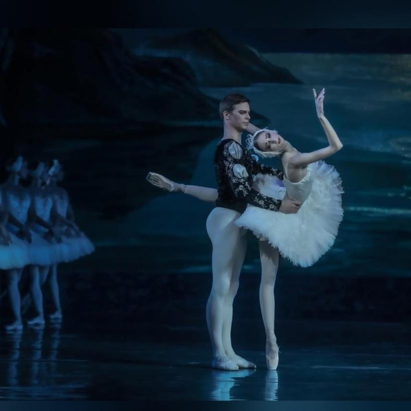 Balerina GANNA MUROMTSEVA în premieră la Bucureşti în „LACUL LEBEDELOR” pe 2 februarie la Sala Palatului 18990982