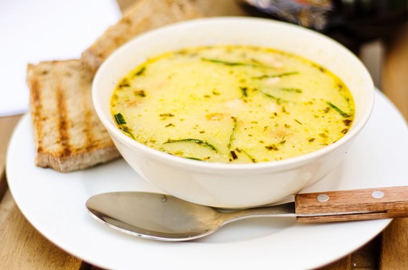 Rețete de iarnă: Cum prepari ciorba de usturoi. Beneficii asupra sănătății