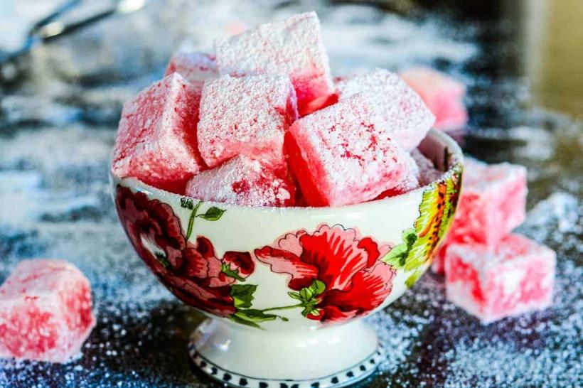 De unde până unde s-au dedulcit românii la rahat turcesc