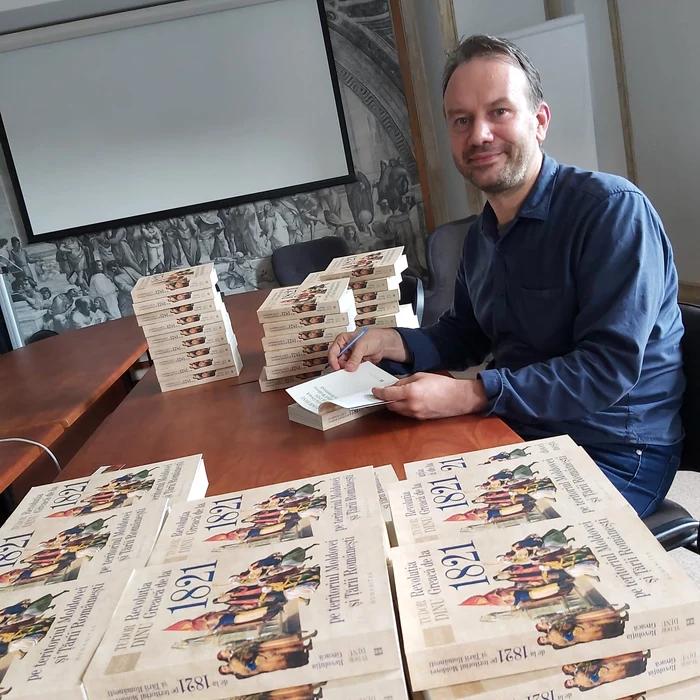 „Românii continuă să fie și astăzi cel mai religios popor din Europa, chiar dacă își trăiesc în mod destul de diferit ortodoxia” 18990747